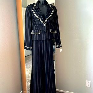 Boutique style Black & white pant suit by Alberto Malaki -